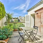 Montmartre, Patio! Sacre-Coeur! Stylish Duplex!