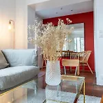 Montmartre, Patio! Sacre-Coeur! Stylish Duplex!